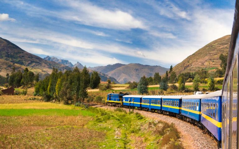Primer tren a Aguas Calientes: horarios de la mañana desde Ollantaytambo (2026 y 2027)