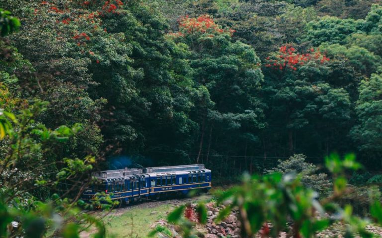 Tren a Machu Picchu 2026-2027: PeruRail, Inca Rail, estaciones, clases y horarios