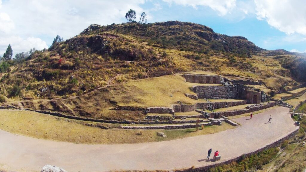 Panorámica del sitio inca de Tambomachay en Cusco