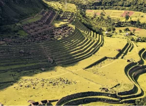 Andenes de Patallaqta en el primer día del Camino Inca