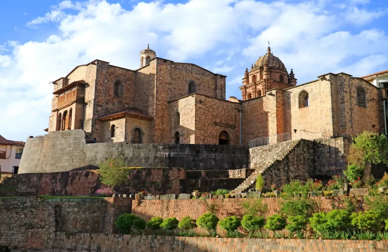 El Valle Sagrado con terrazas incas y paisajes impresionantes.
