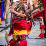 Danza de guerreros incas durante el Inti Raymi en la Plaza de Armas del Cusco