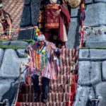 Primera escena del Inti Raymi frente a los muros incas del Qoricancha