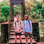 Caminantes en el puente sobre el río Urubamba en el Km 104, al inicio del Camino Inca corto