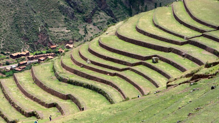 Valle Sagrado de los Incas: Pueblos, Sitios Arqueológicos y Aventura