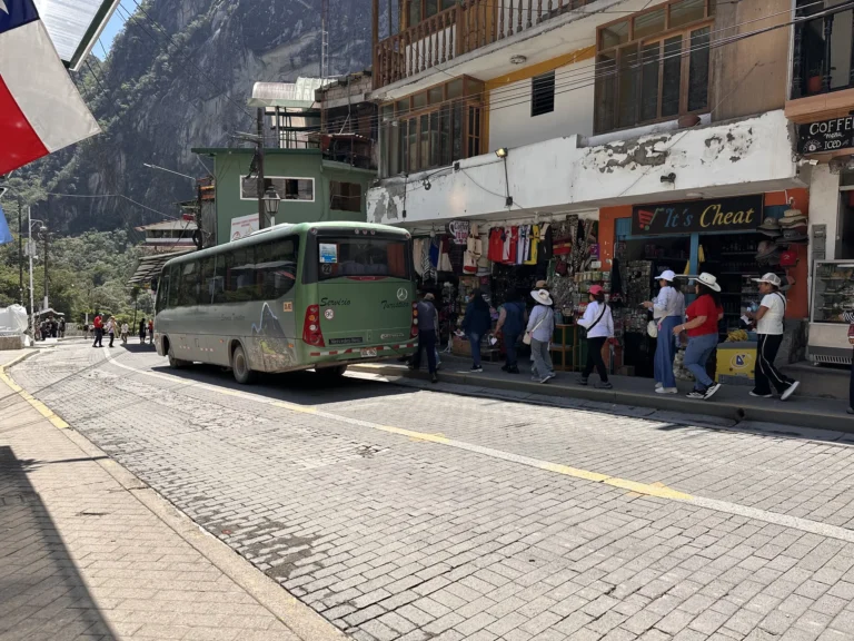 Cómo llegar a Machu Picchu desde Cusco: tren, bus o a pie (2026-2027)
