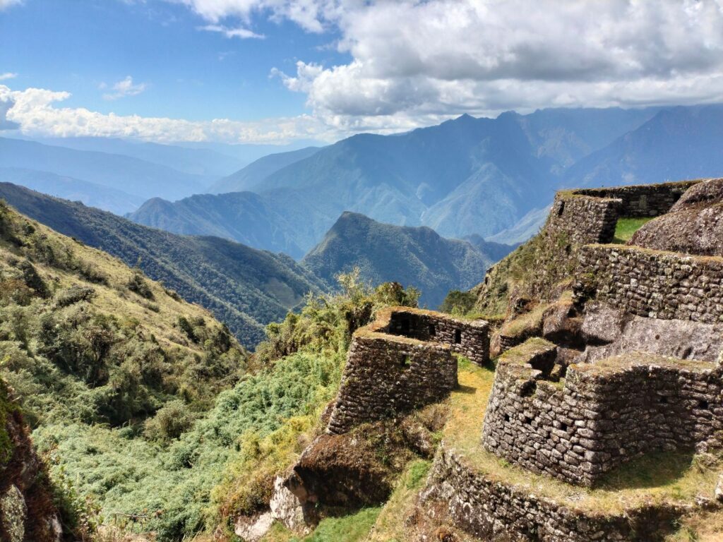 Sayacmarca, sitio inca sobre un promontorio en el Camino Inca de 4 días