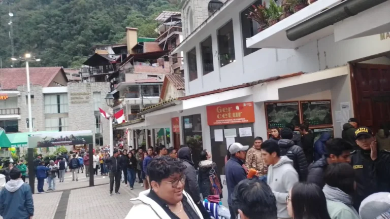 La cola en Aguas Calientes para Machu Picchu: turnos, horario y cuánto se espera (2026 y 2027)