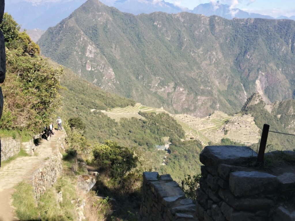 Muros del Intipunku, la Puerta del Sol, con Machu Picchu al fondo