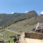 Andenes de Machu Picchu bajo la montaña Machu Picchu