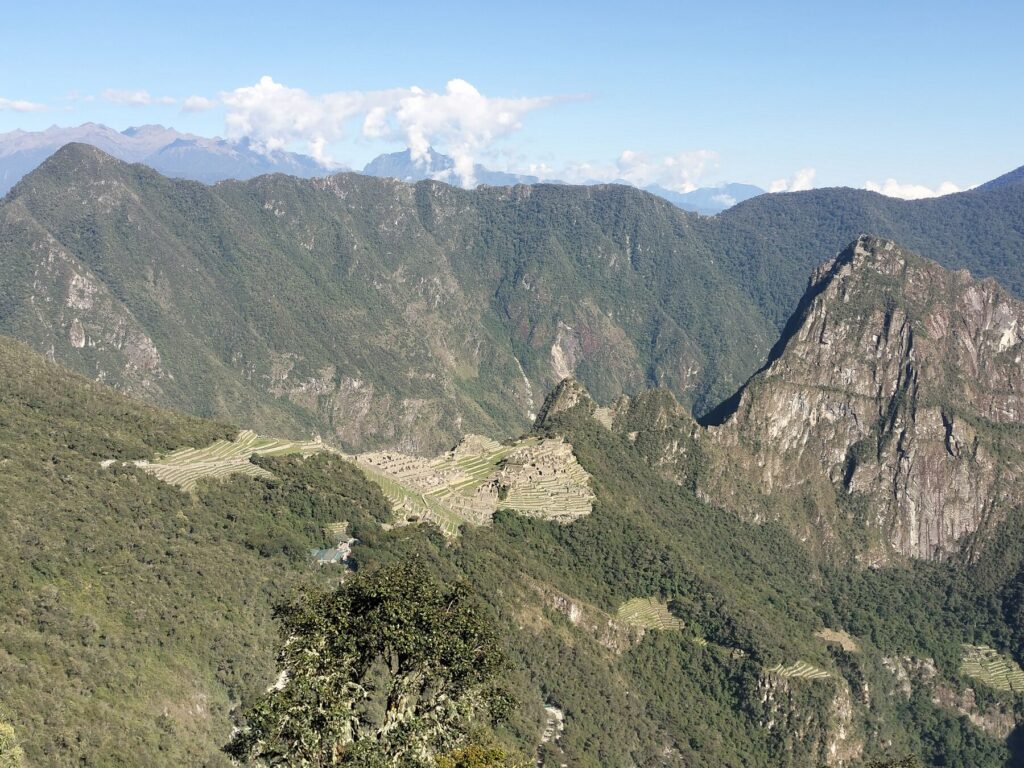 Machu Picchu y Huayna Picchu vistos desde el Camino Inca en el último día