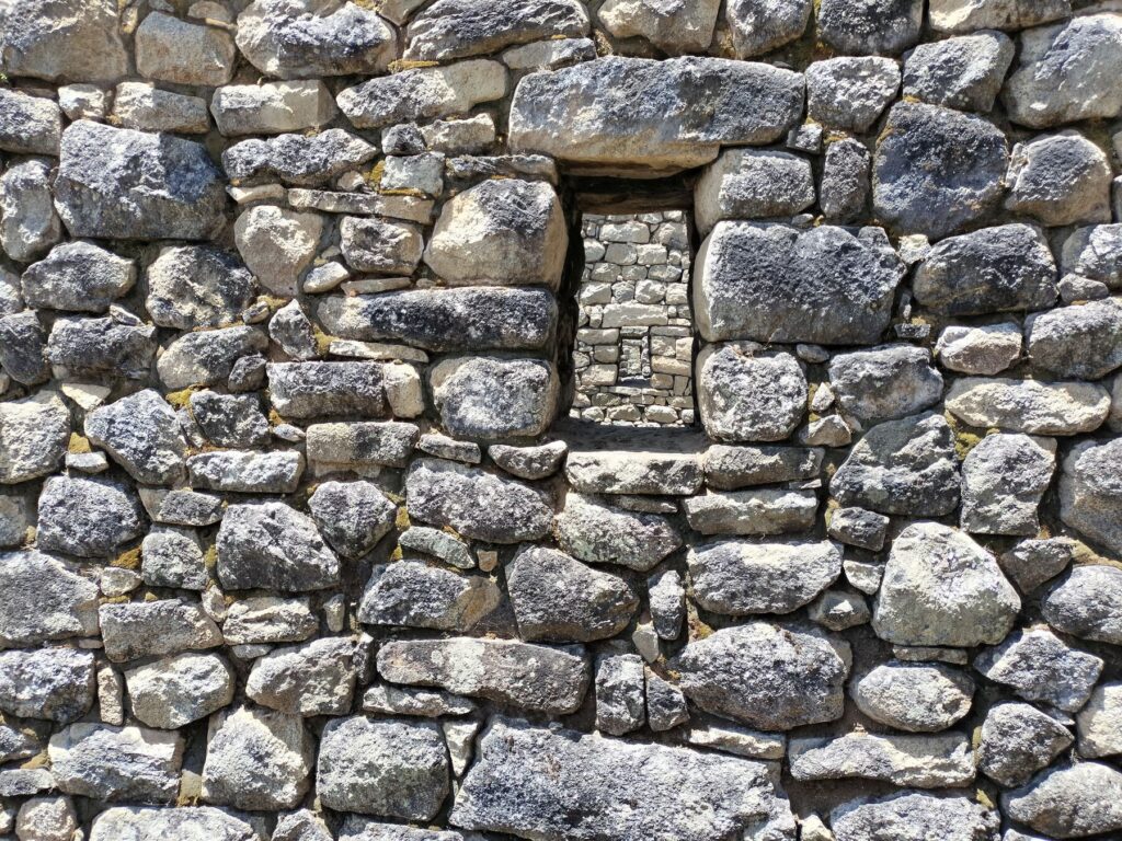 Hornacina en un muro de piedra inca de Machu Picchu