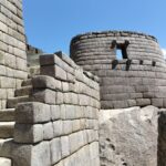 Templo del Sol o Torreón de Machu Picchu, con su muro curvo de piedra labrada