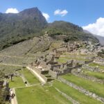 Zona urbana y andenes de Machu Picchu vistos desde la parte baja
