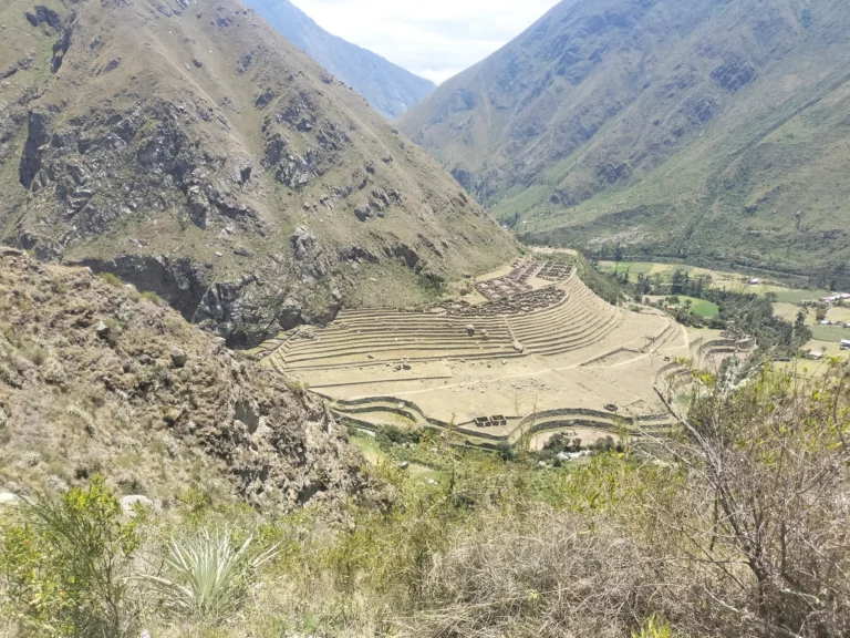 Andenes de Patallaqta (Llactapata) vistos desde el mirador del primer día del Camino Inca
