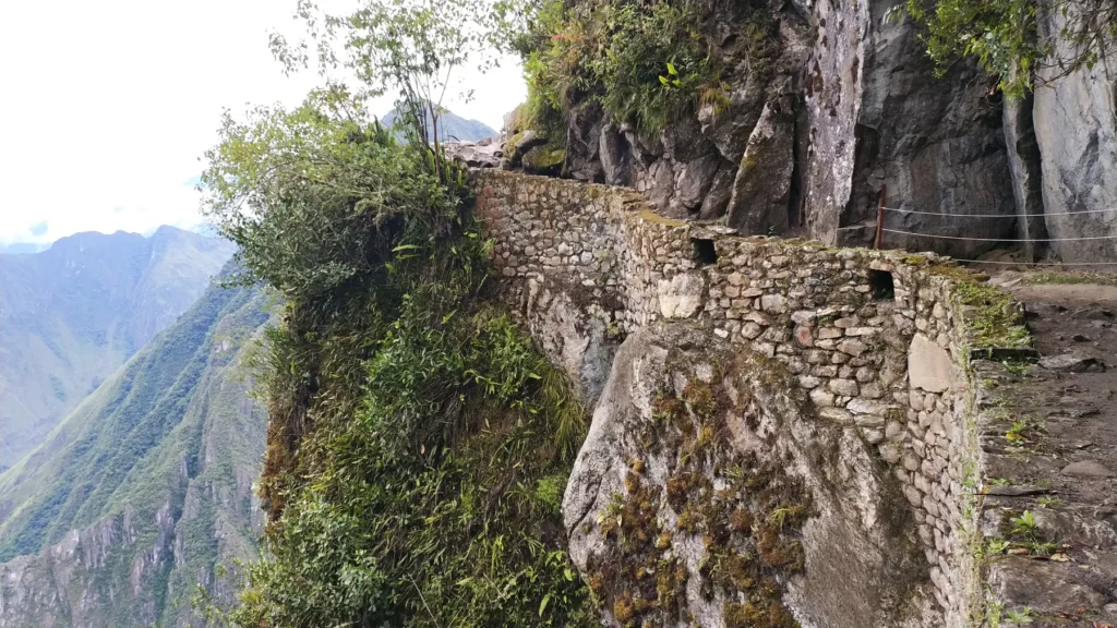 Puente Inka de Machu Picchu: el camino tallado en el precipicio de la ruta 1-D