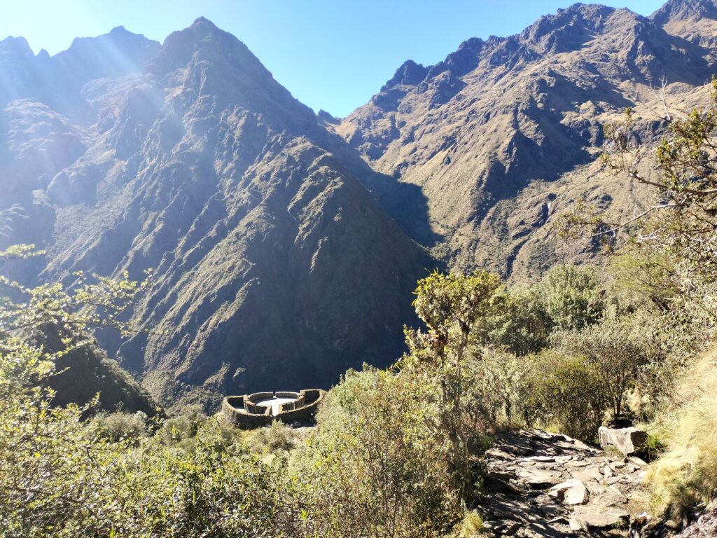 Runkurakay, sitio inca de planta circular, visto desde el Camino Inca