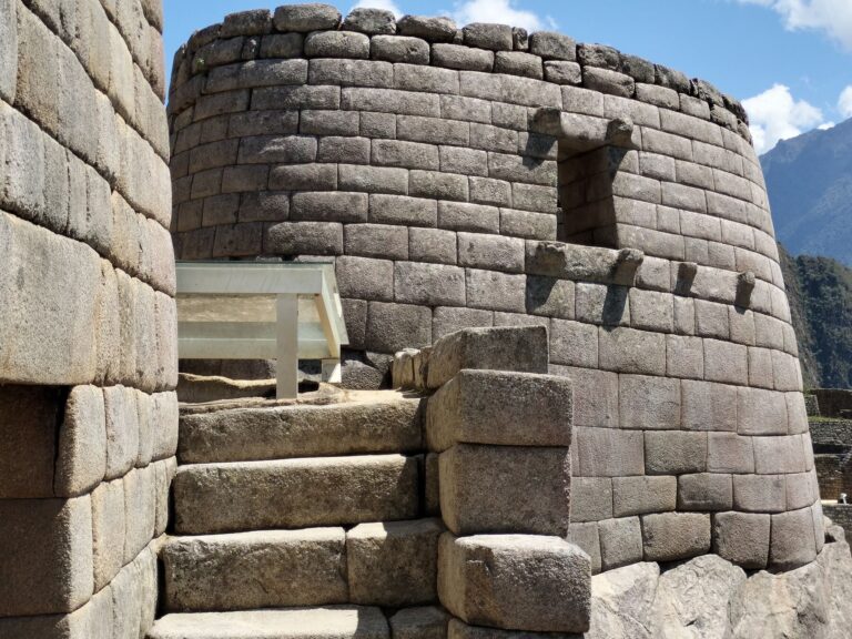 Ventana trapezoidal del Templo del Sol en Machu Picchu