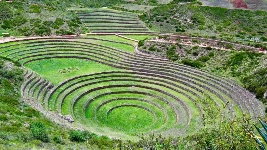 Andenes circulares del muyu principal de Moray, el laboratorio agrícola inca