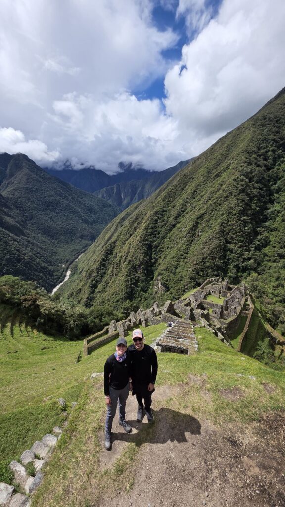 Wiñay Wayna en la ladera sobre el valle del Urubamba, en el Camino Inca corto